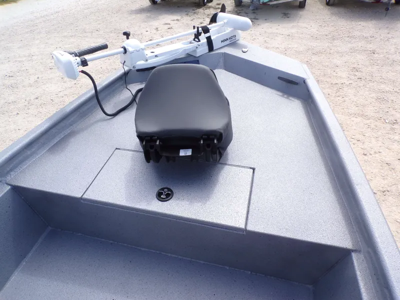 Slide: The Image of 2026 Xpress XP18CC boat with Minn Kota trolling motor. - 26