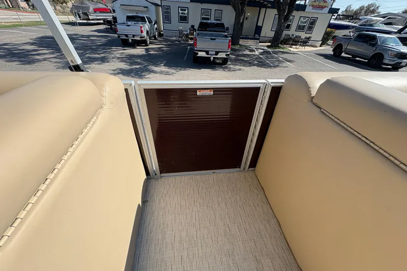 Slide: The Image of Interior view of a 2016 Bennington 21 SLX pontoon boat with beige seating. - 25