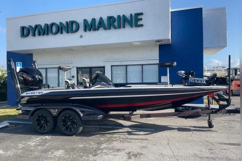 The Image of 2026 Skeeter FXR20 FLEX boat parked outside Dymond Marine dealership. - 1