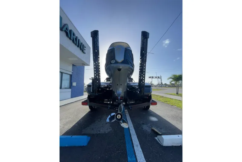 Slide: The Image of 2026 Skeeter FXR20 FLEX boat rear view at a marine dealership. - 5