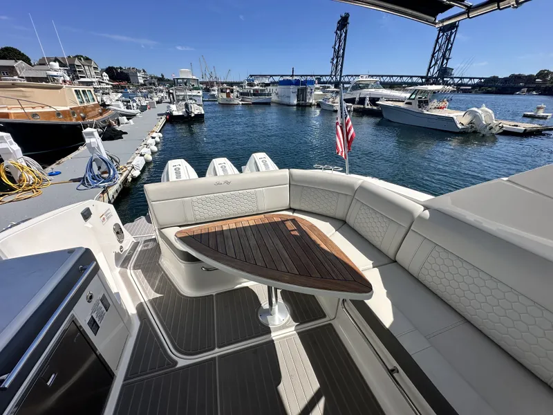 Slide: The Image of Sea Ray 320 SUNDANCER OB 2023 - 8