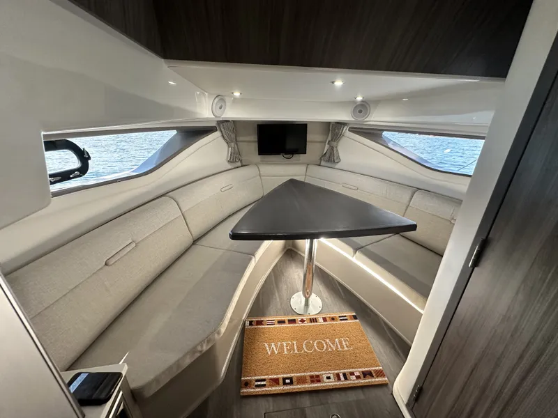 Slide: The Image of Sea Ray 320 SUNDANCER OB 2023 - 20
