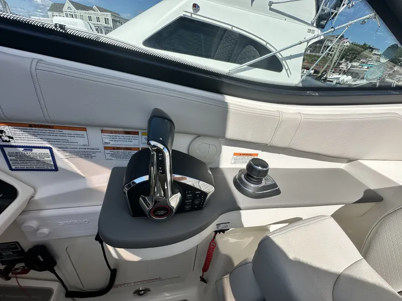 Slide: The Image of Sea Ray 320 SUNDANCER OB 2023 - 12