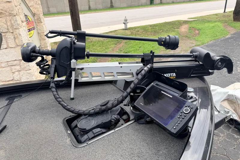 Slide: The Image of 2020 Vexus AVX1880 boat with Minn Kota Ultrex trolling motor and Humminbird fish finder. - 11