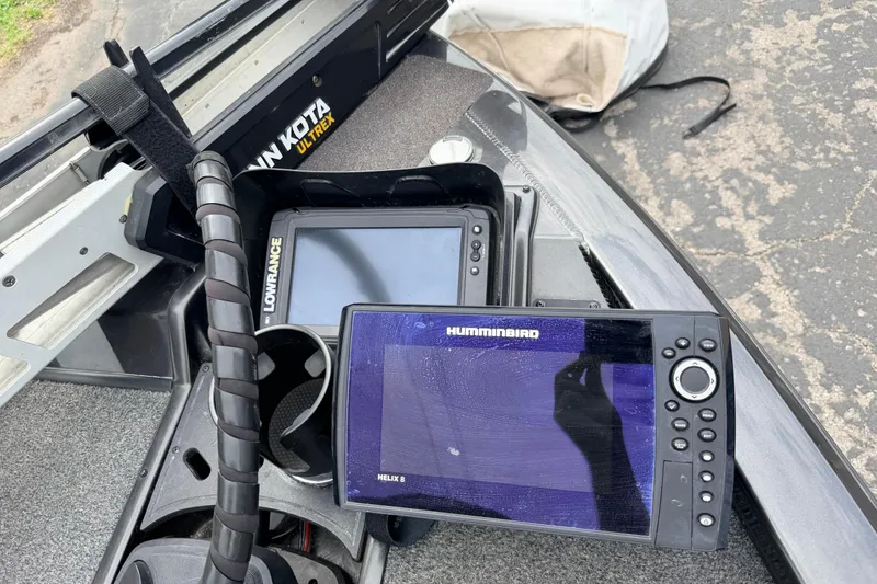 Slide: The Image of 2020 Vexus AVX1880 boat with Humminbird and Lowrance fish finders, featuring Minn Kota Ultrex. - 7