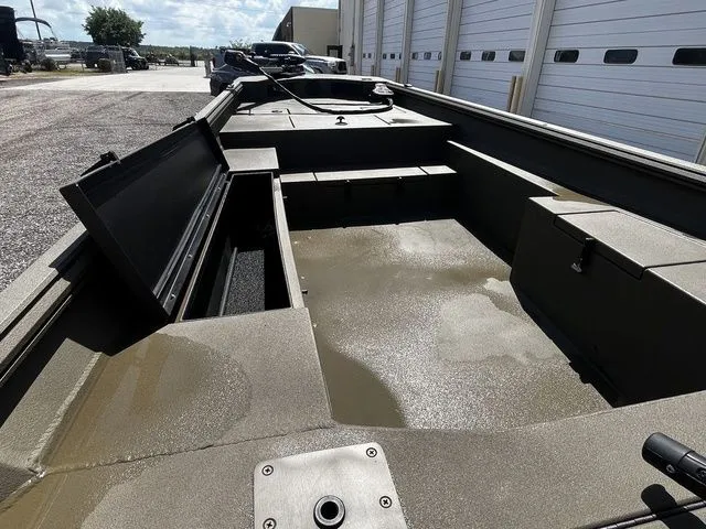 Slide: The Image of Interior view of Thor 1754 FISH HAMMER boat, year 2026. - 13