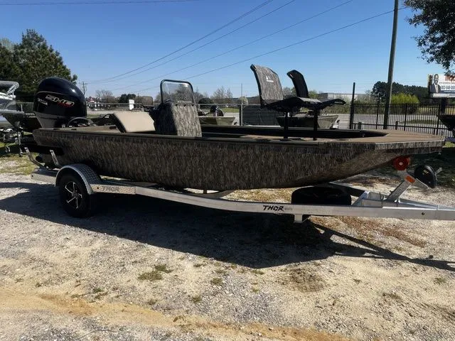 The Image of Thor LH1900CC W/Seastar Steering - Elite Package - 2026 - 1