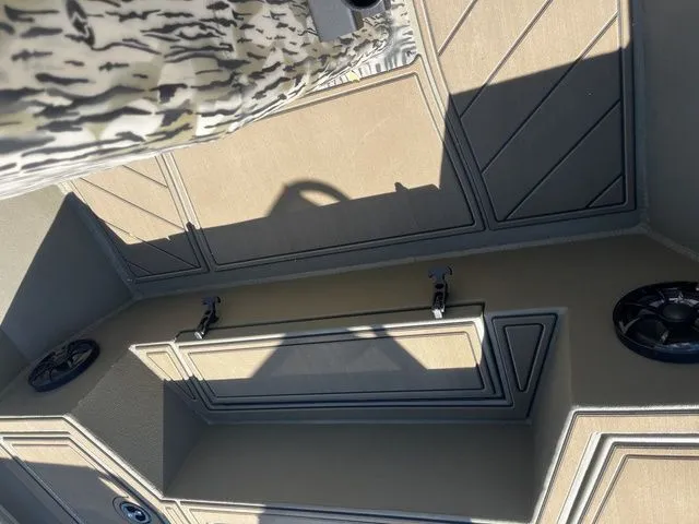 Slide: The Image of Thor LH1900CC W/Seastar Steering - Elite Package - 2026 - 11