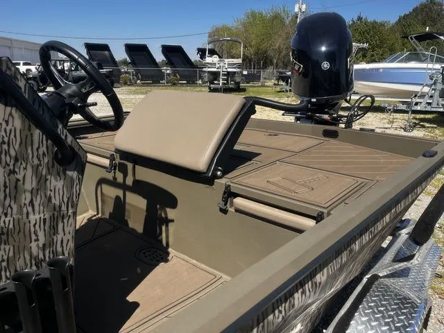 Slide: The Image of Thor LH1900CC W/Seastar Steering - Elite Package - 2026 - 5