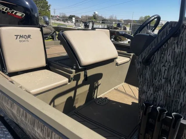 Slide: The Image of Thor LH1900CC W/Seastar Steering - Elite Package - 2026 - 6