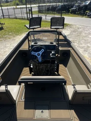 Slide: The Image of Thor LH1900CC W/Seastar Steering - Elite Package - 2026 - 7