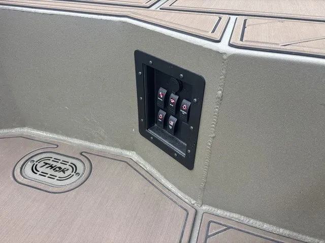 Slide: The Image of Thor Boats 1860 Lake Hammer Elite 2026, switch panel and flooring. - 12