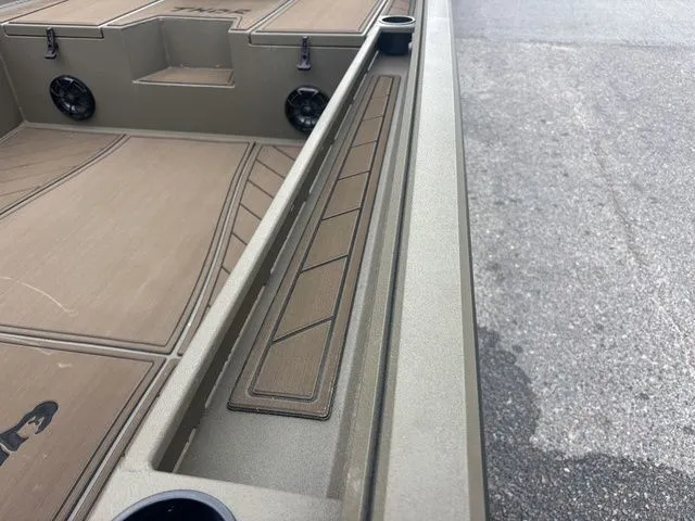 Slide: The Image of Interior view of Thor Boats 1860 Lake Hammer Elite 2026. - 14