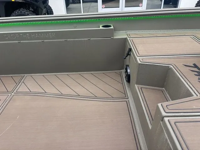 Slide: The Image of Interior of Thor Boats 1860 Lake Hammer Elite 2026 with stylish design. - 24