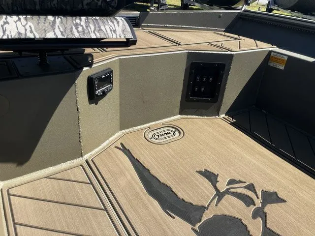 Slide: The Image of Interior of Thor Timber Hammer 1860 Tiller Elite 2026 boat. - 5