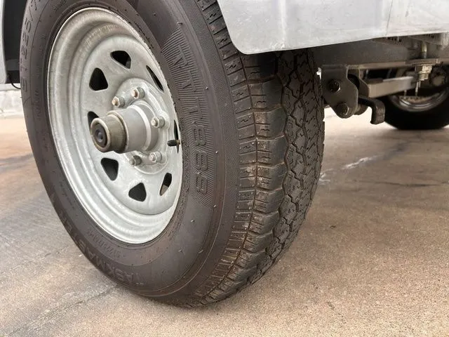 Slide: The Image of Bayliner VR5 Bowrider 2024 - 10