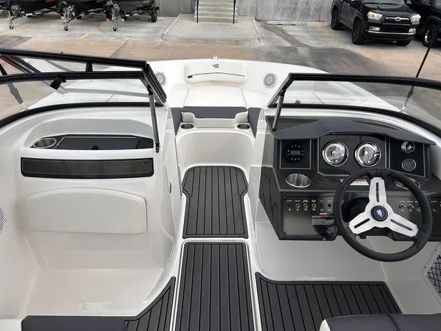 Slide: The Image of Bayliner VR5 Bowrider 2024 - 13