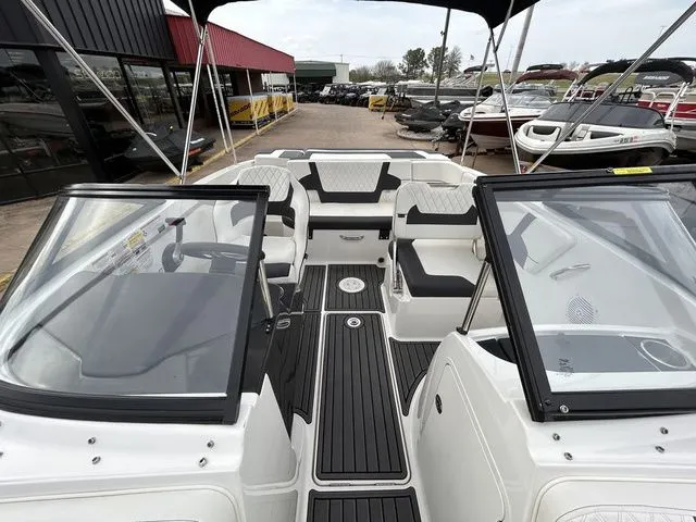 Slide: The Image of Bayliner VR5 Bowrider 2024 - 17