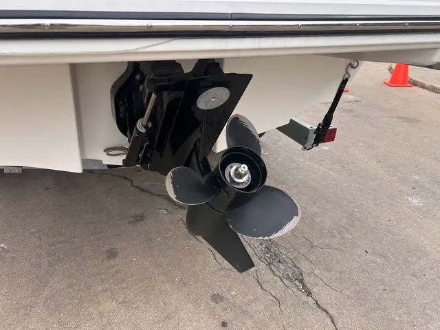 Slide: The Image of Bayliner VR5 Bowrider 2024 - 4