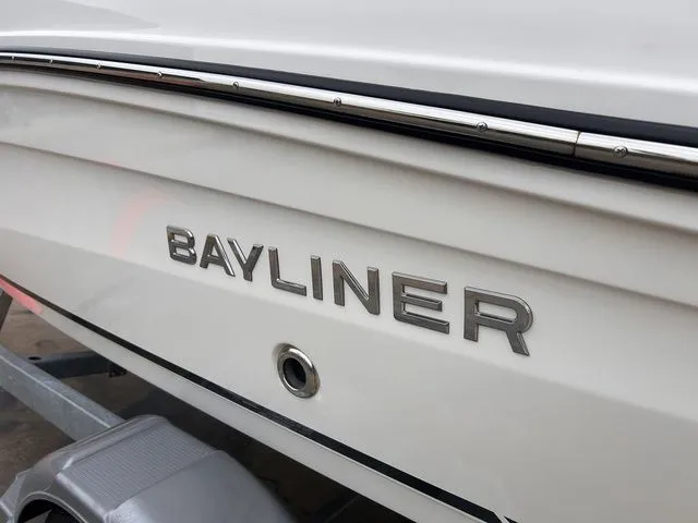 Slide: The Image of Bayliner VR5 Bowrider 2024 - 7