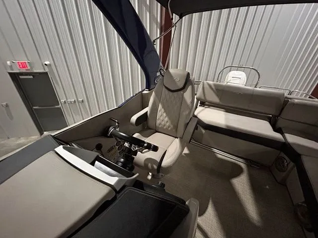 Slide: The Image of Interior of a 2017 Harris Crowne Series SL 250 boat. - 15
