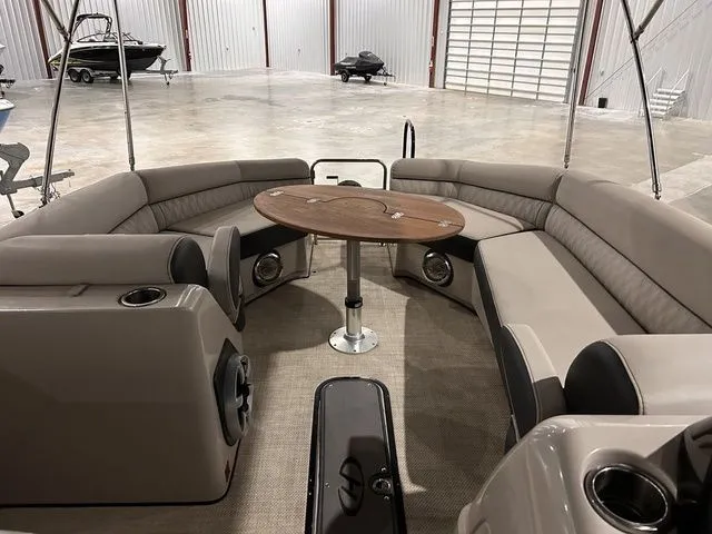 Slide: The Image of Interior of a 2017 Harris Crowne Series SL 250 pontoon boat. - 22