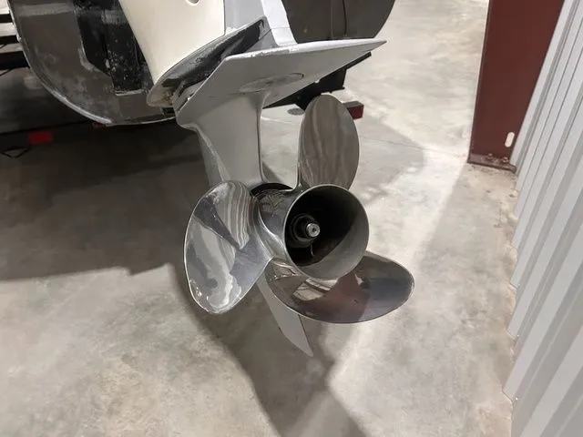 Slide: The Image of Propeller of a 2017 Harris Crowne Series SL 250 boat. - 6
