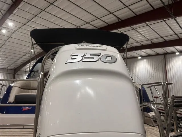 Slide: The Image of 2017 Harris Crowne Series SL 250 boat with 350 horsepower engine. - 7