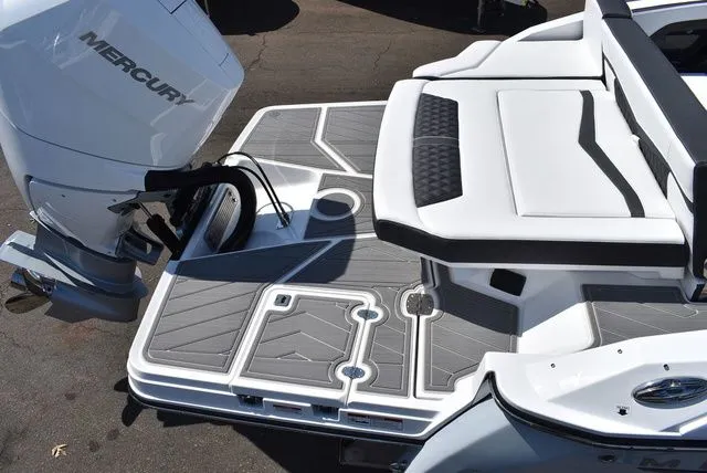 Slide: The Image of Monterey 275SS Super Sport 2026 - 11