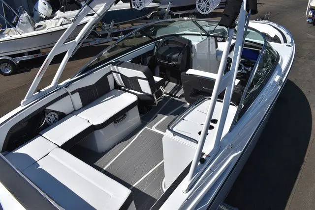 Slide: The Image of Monterey 275SS Super Sport 2026 - 13