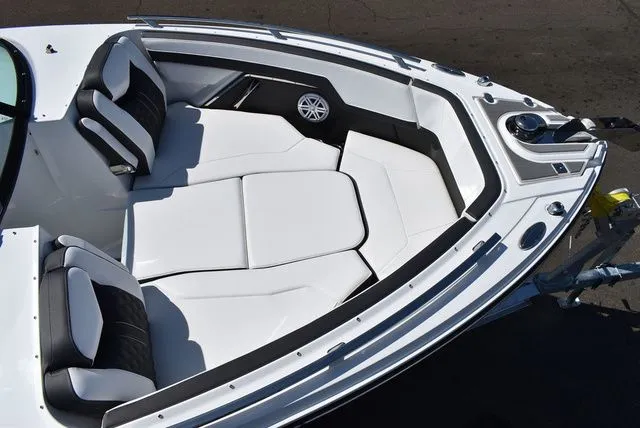 Slide: The Image of Monterey 275SS Super Sport 2026 - 14