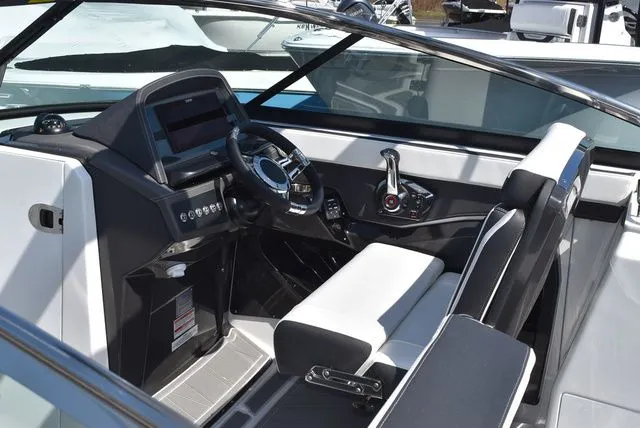 Slide: The Image of Monterey 275SS Super Sport 2026 - 20