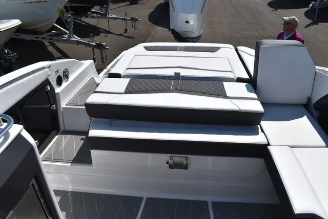 Slide: The Image of Monterey 275SS Super Sport 2026 - 26