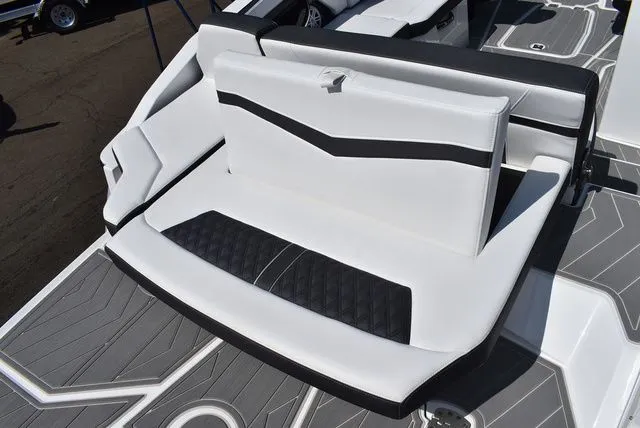 Slide: The Image of Monterey 275SS Super Sport 2026 - 28