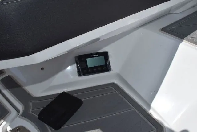 Slide: The Image of Monterey 275SS Super Sport 2026 - 36