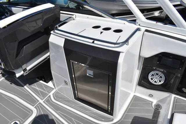 Slide: The Image of Monterey 275SS Super Sport 2026 - 41