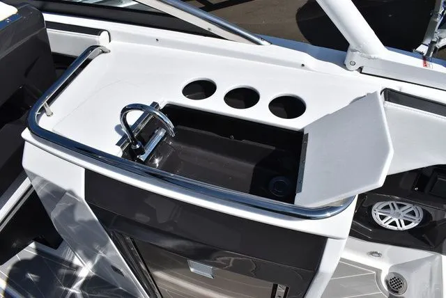 Slide: The Image of Monterey 275SS Super Sport 2026 - 42