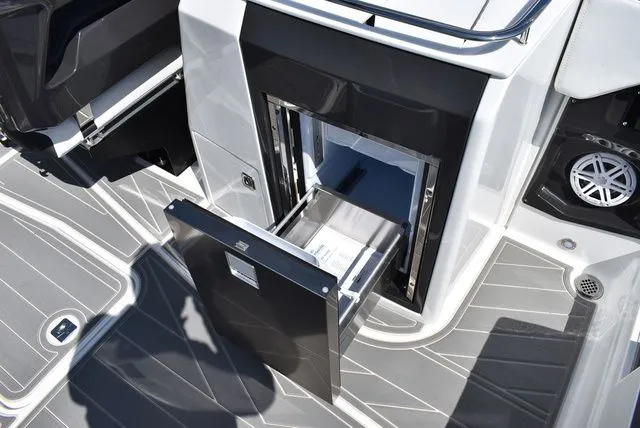 Slide: The Image of Monterey 275SS Super Sport 2026 - 43