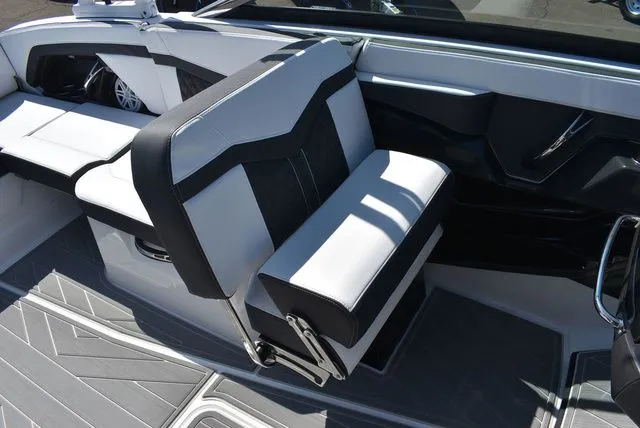 Slide: The Image of Monterey 275SS Super Sport 2026 - 45