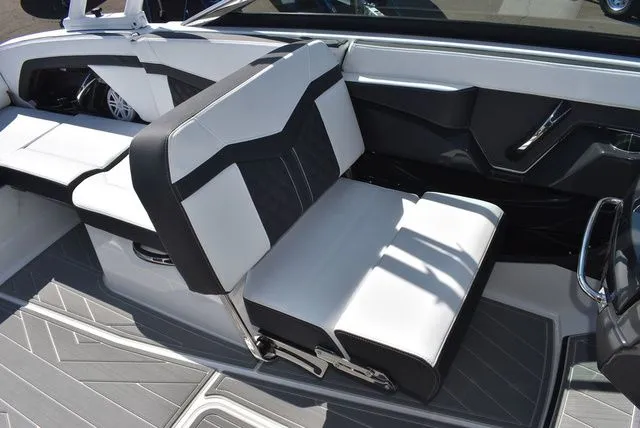 Slide: The Image of Monterey 275SS Super Sport 2026 - 46