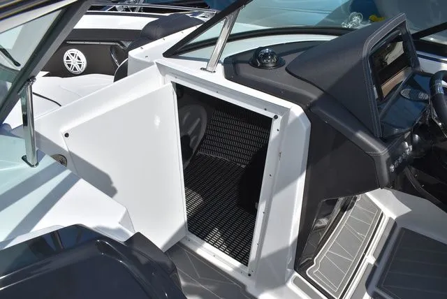 Slide: The Image of Monterey 275SS Super Sport 2026 - 63