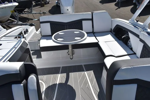 Slide: The Image of Monterey 275SS Super Sport 2026 - 65