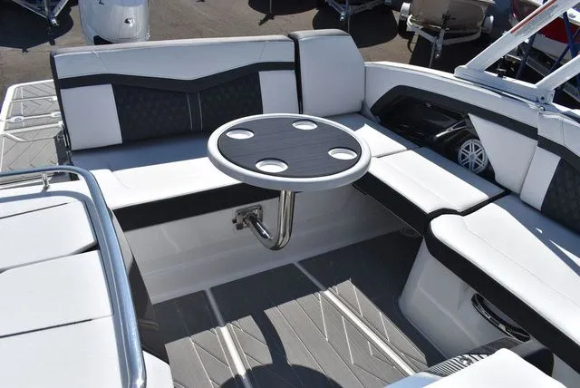 Slide: The Image of Monterey 275SS Super Sport 2026 - 66