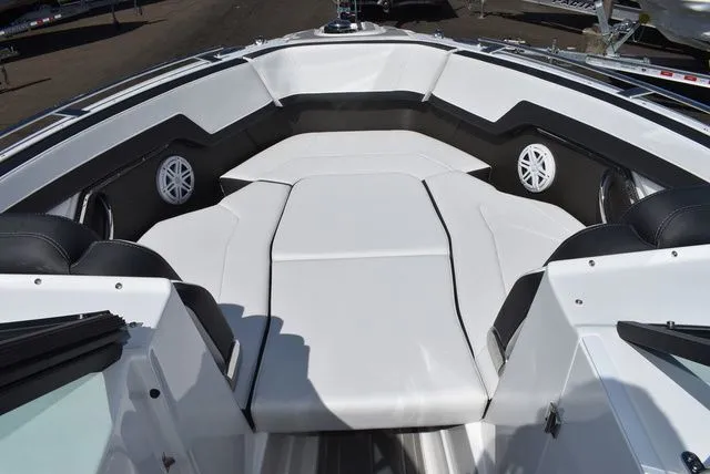 Slide: The Image of Monterey 275SS Super Sport 2026 - 69