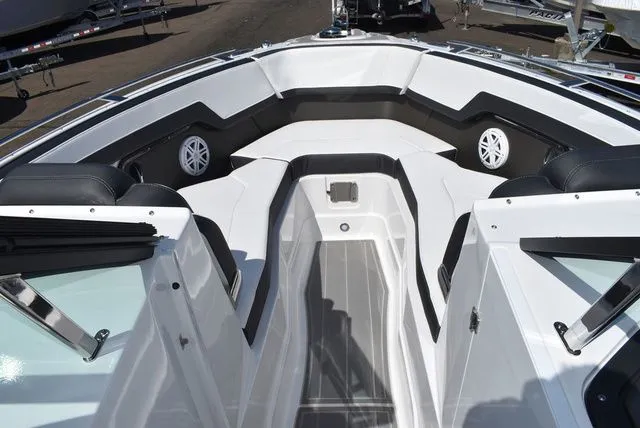 Slide: The Image of Monterey 275SS Super Sport 2026 - 71