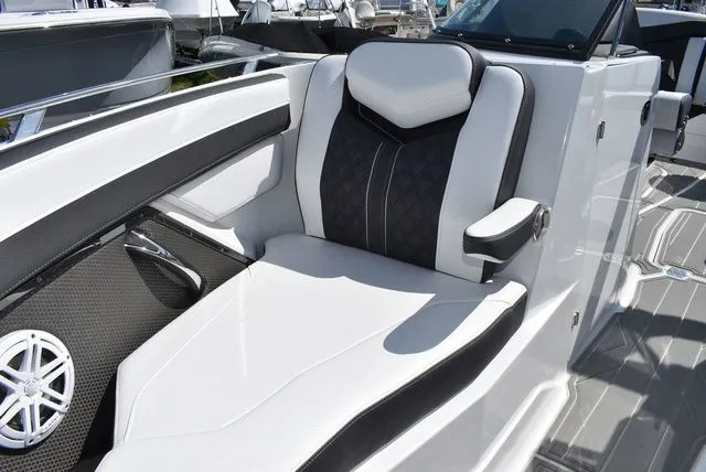 Slide: The Image of Monterey 275SS Super Sport 2026 - 72