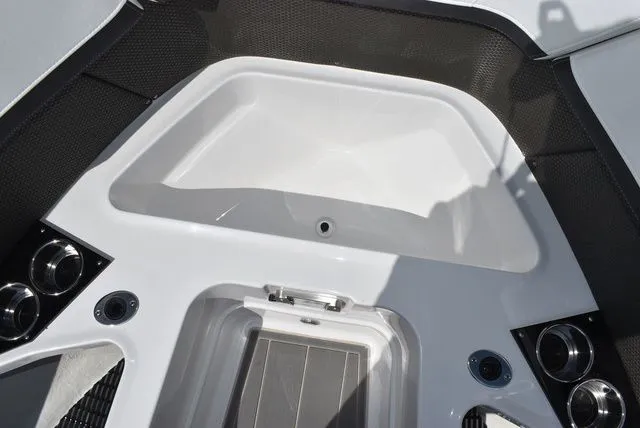 Slide: The Image of Monterey 275SS Super Sport 2026 - 75