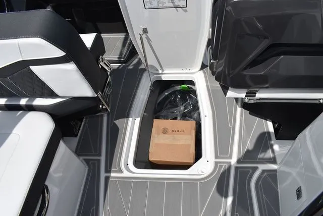 Slide: The Image of Monterey 275SS Super Sport 2026 - 80