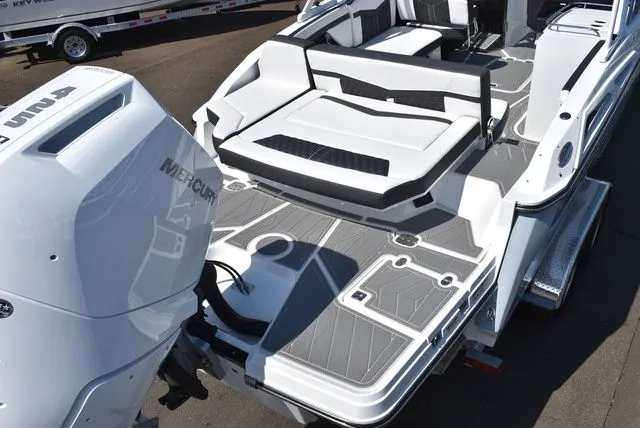 Slide: The Image of Monterey 275SS Super Sport 2026 - 9