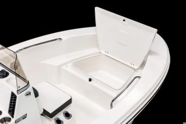 Slide: The Image of Robalo R160 Center Console 2026 - 6